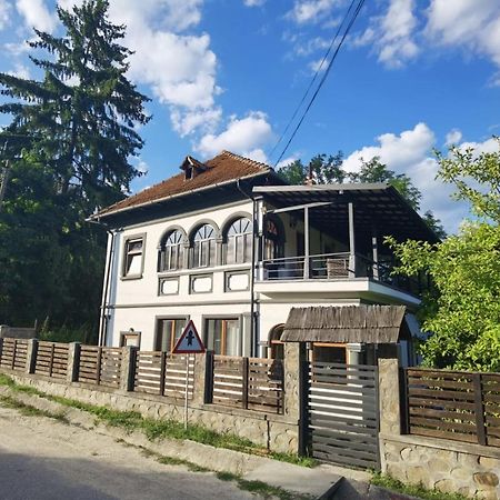 Vila Zia Hotel Корбени Екстериор снимка