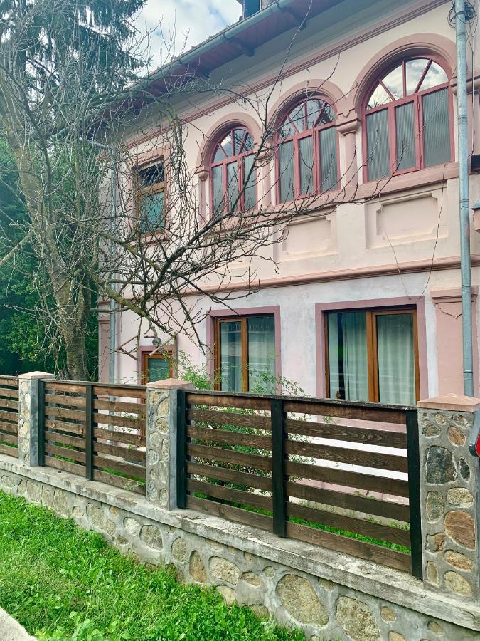 Vila Zia Hotel Корбени Екстериор снимка