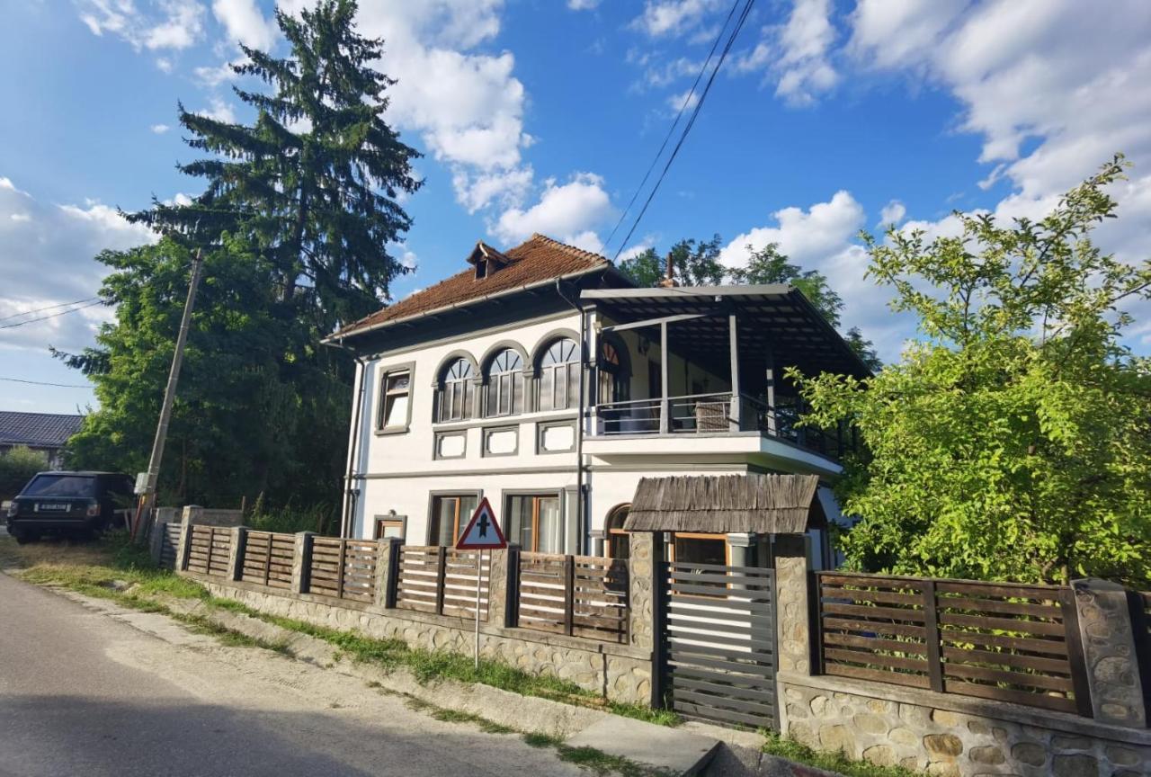 Vila Zia Hotel Корбени Екстериор снимка